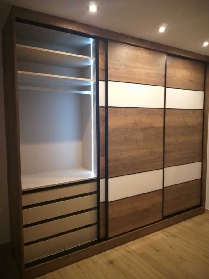 VESTIDOR CON PUERTAS CORREDERAS