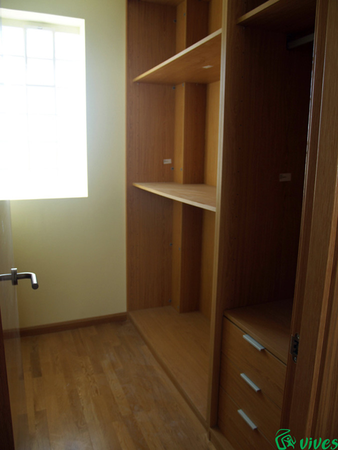 Vestidor de dormitorio de matrimonio de viviendas de la promoción