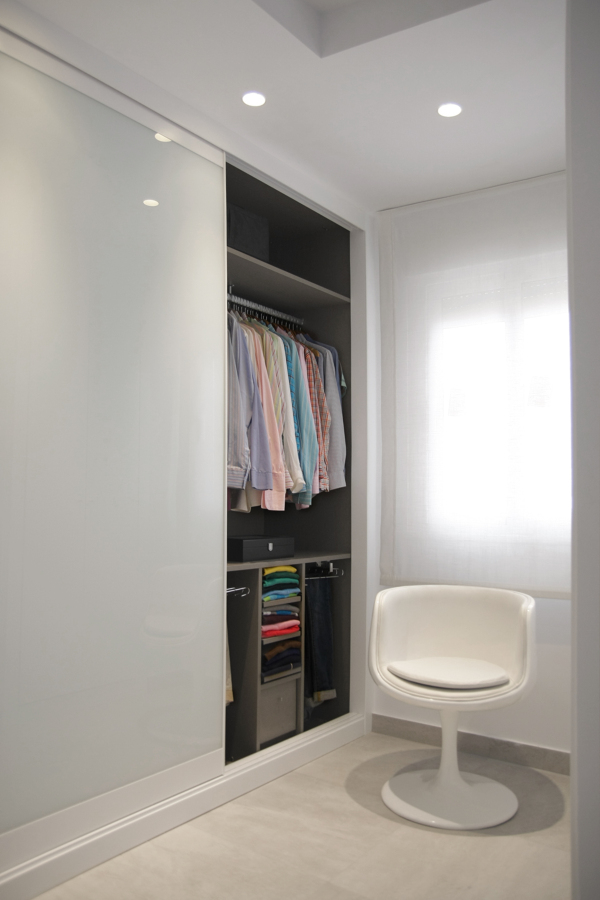 Vestidor en dormitorio de matrimonio