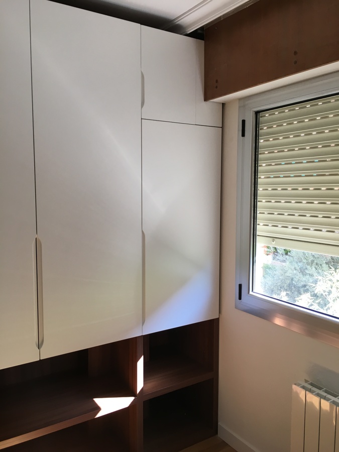 VESTIDOR lateral izquierdo