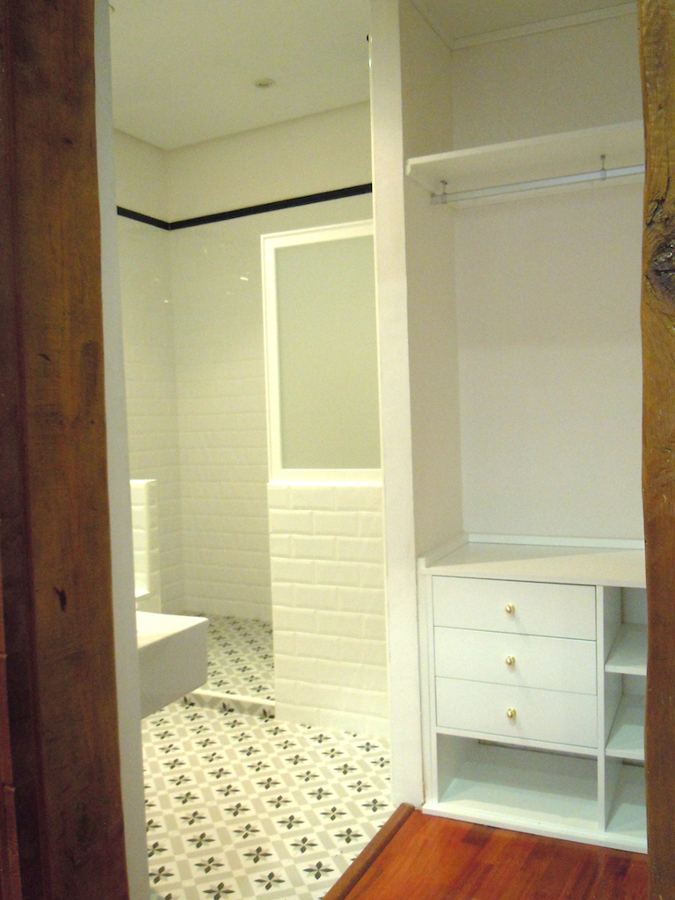 Vestidor y baño del dormitorio principal