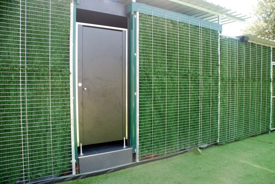 Vestuario en piscina de Club de Golf.