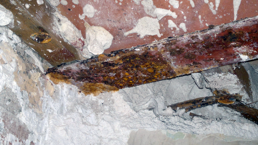 Vigas de hierro oxidadas.