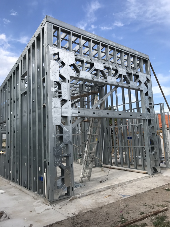 Vigas rotuladas con refuerzos de estructura