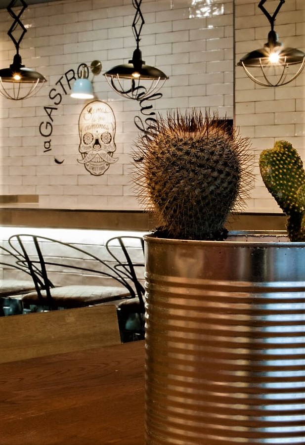 Vinilo y lamparas fuelle de barra