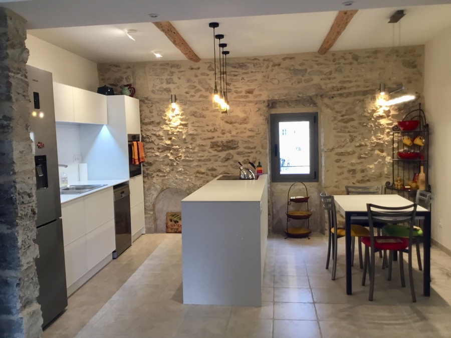 Visión amplia comedor y cocina