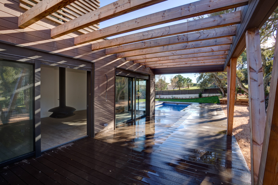 vista a comedor, chimenea