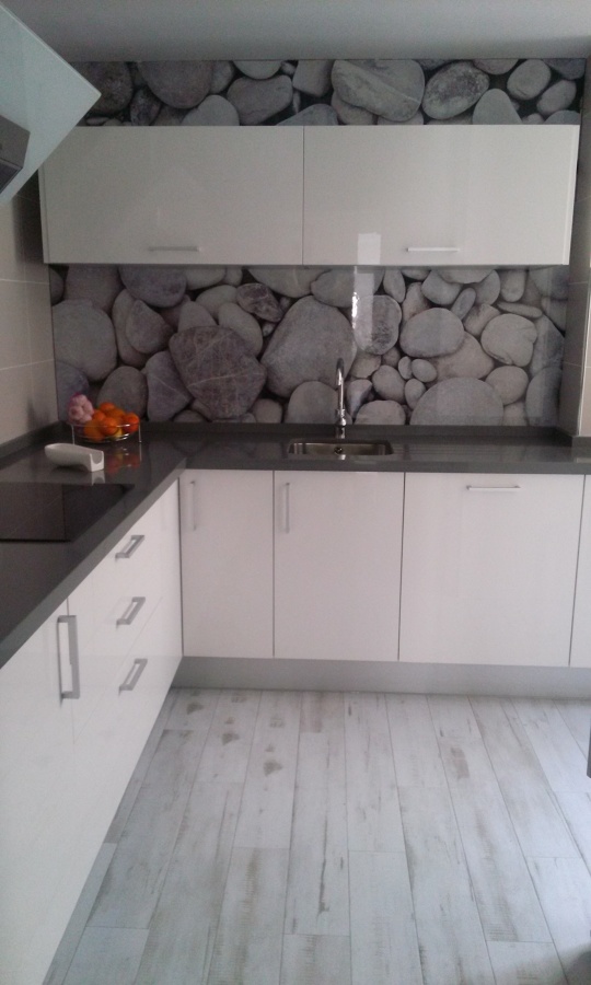 VISTA DE COCINA JUNTO CON SUELOS VINILO