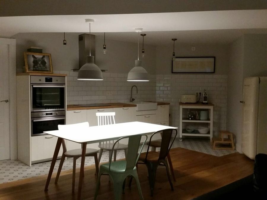 Vista de comedor y cocina 