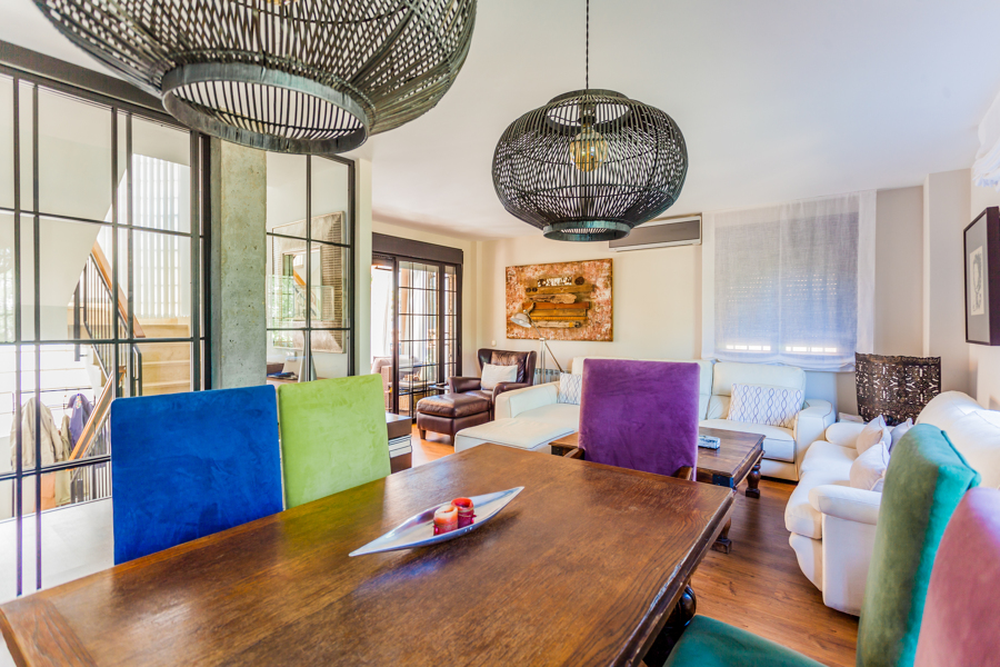 Vista de comedor y salón