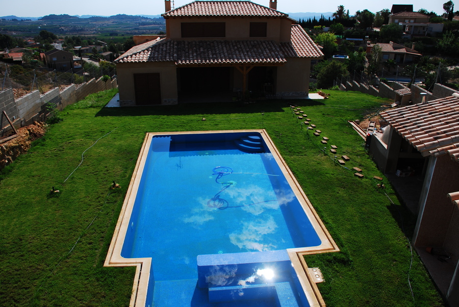 Vista de conjunto de la zona alta de parcela.