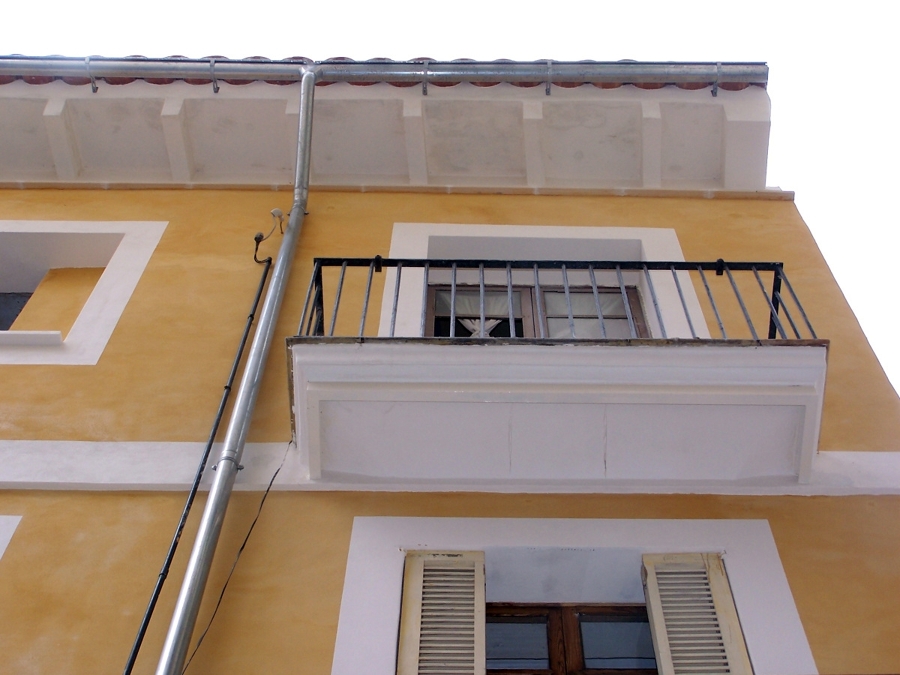 VISTA DE CORNISA Y FACHADA TERMINADA