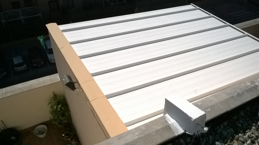 Vista de la cubierta y piedra acabado aislante.