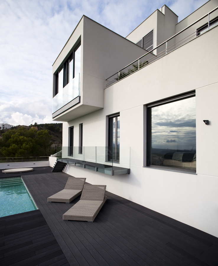 Vista de la vivienda desde la piscina