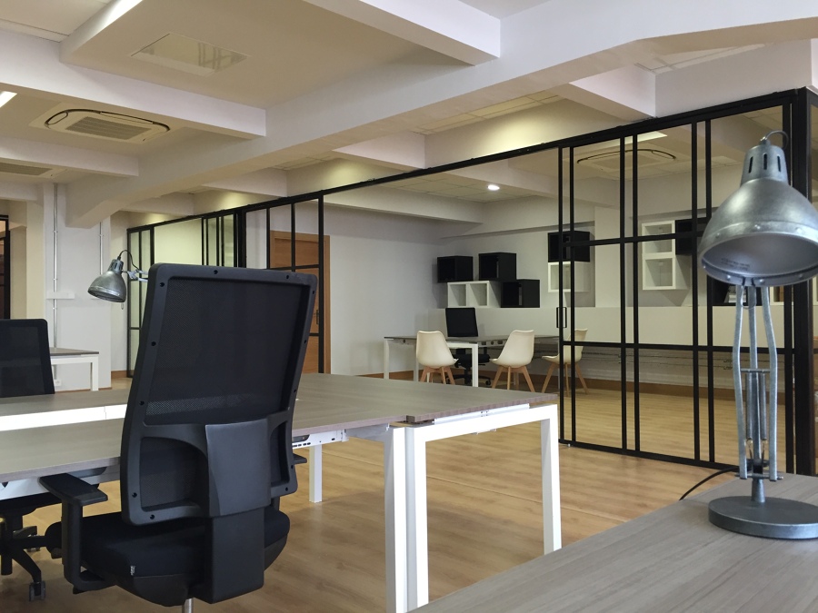 Vista de mamparas correderas abiertas.