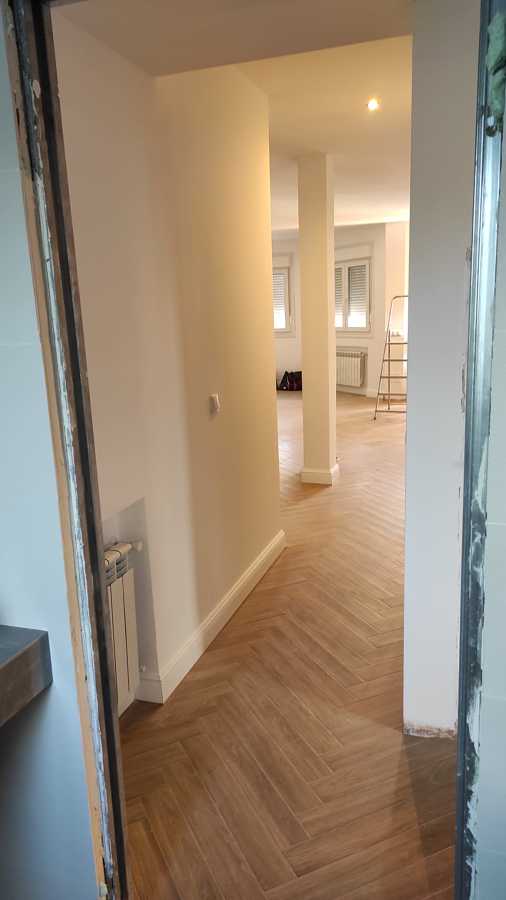 VISTA DEL BAÑO AL SALON