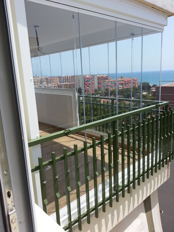 Vista del lateral de la terraza desde la ventana del salón