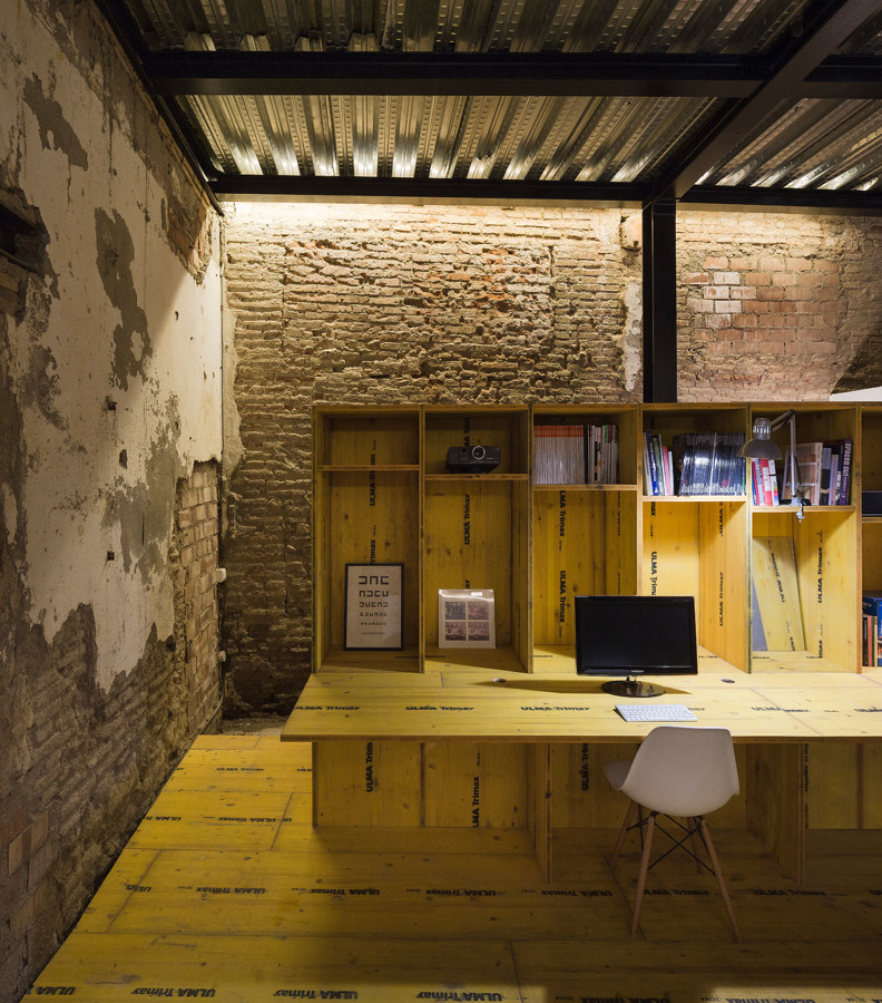 Vista del mueble de separación que alberga el almacén