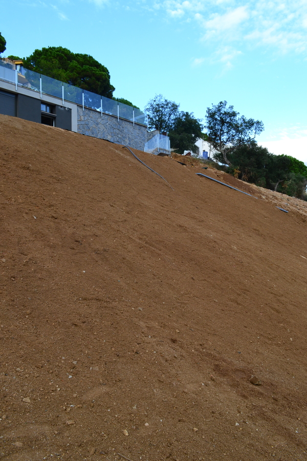 Vista derechade la base del talud