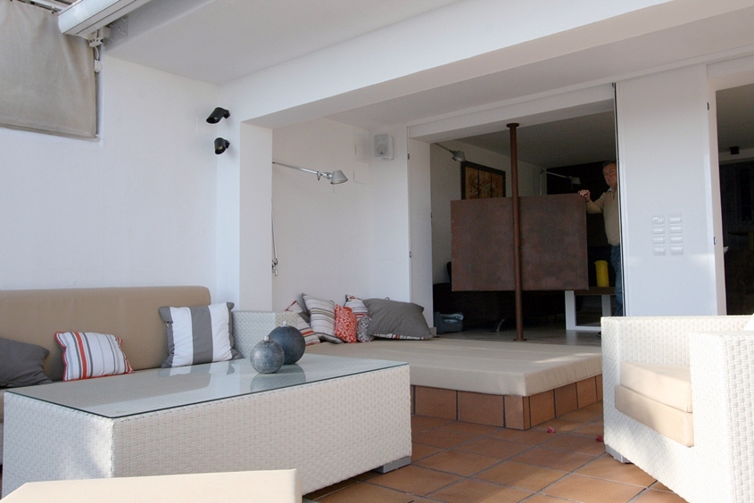 vista desde jardin secuencia TV giratoria