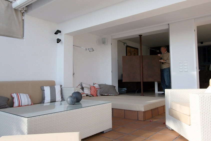 vista desde jardin secuencia TV giratoria