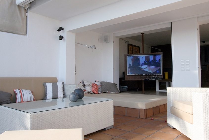 vista desde jardin secuencia TV giratoria