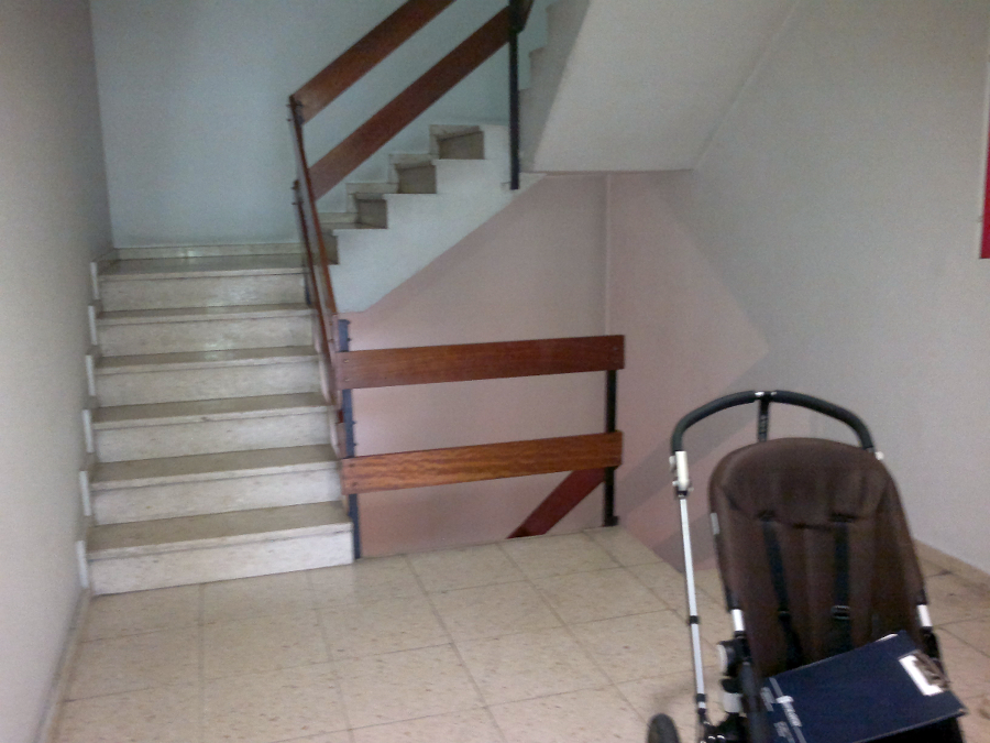 VISTA ESCALERA  ACCESO DESDE PORTAL