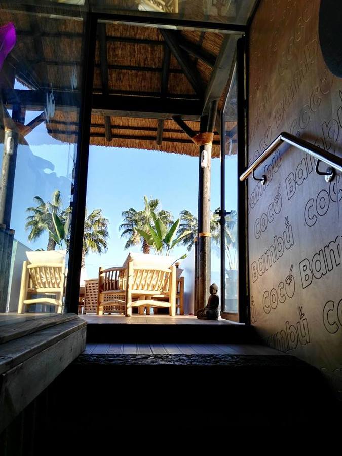 Vista Escalera de madera natural