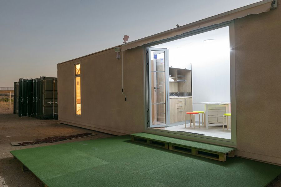 VISTA EXTERIOR. Carpinteria de acceso abierta