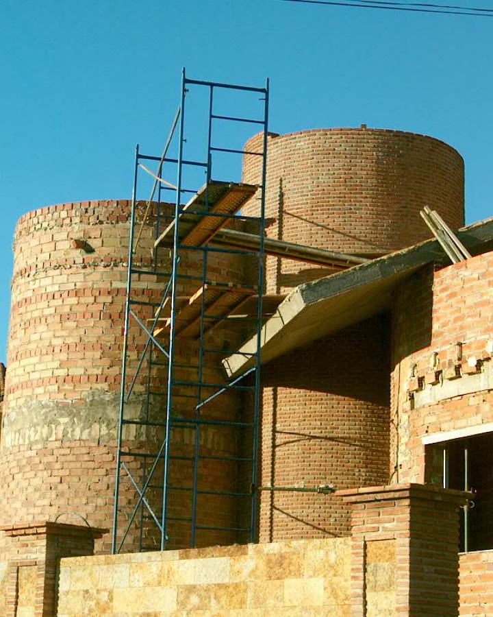 vista exterior de torres en chalet de lujo