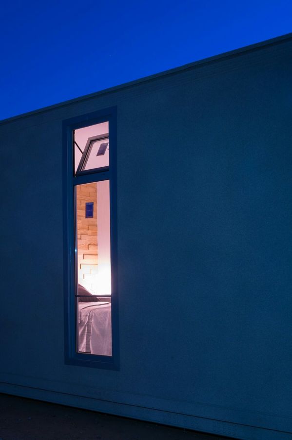 VISTA EXTERIOR NOCHE. DORMITORIO