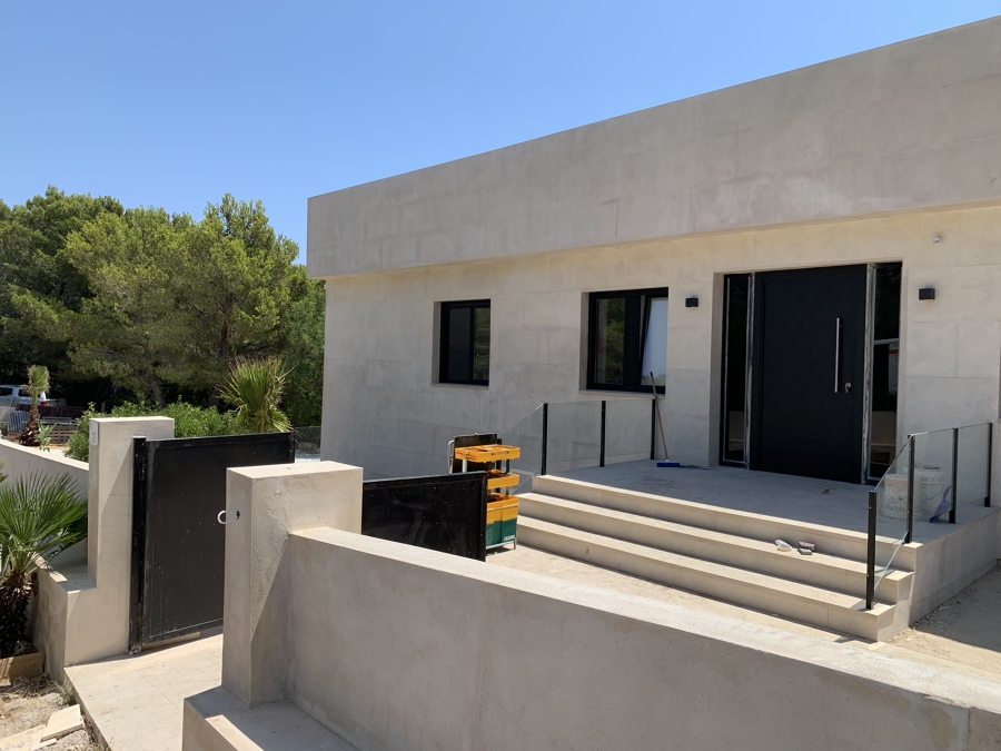 Vista exterior puerta de entrada