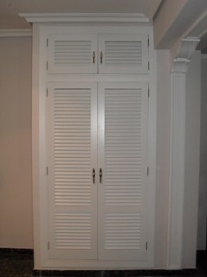 Vista frontal alacena pintada blanco