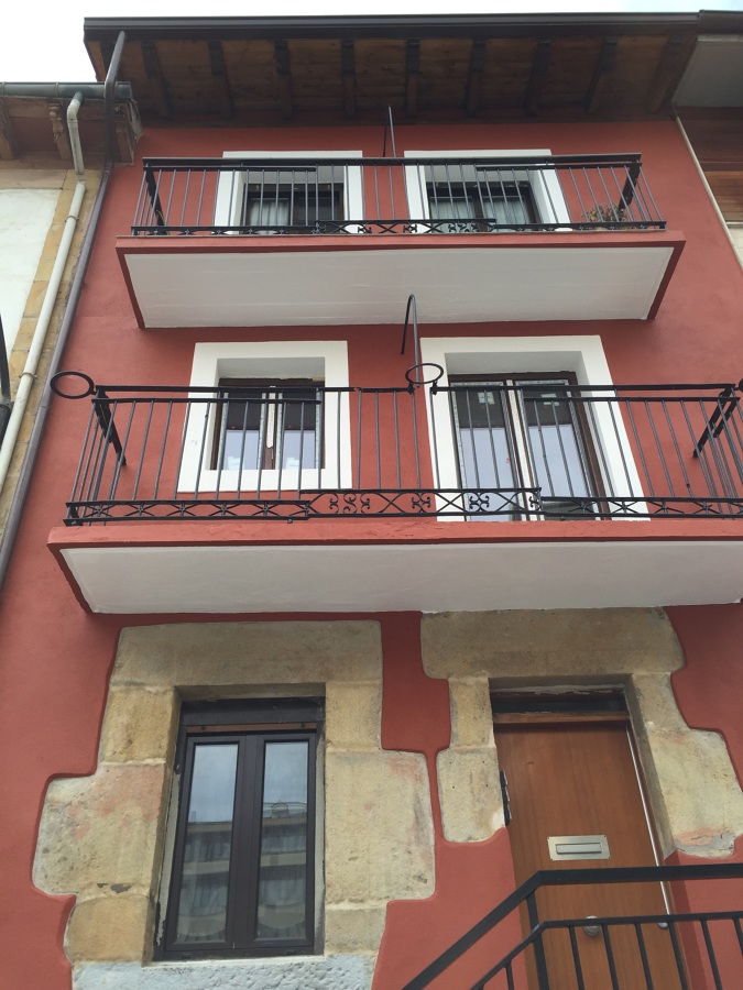 Vista frontal de edificio