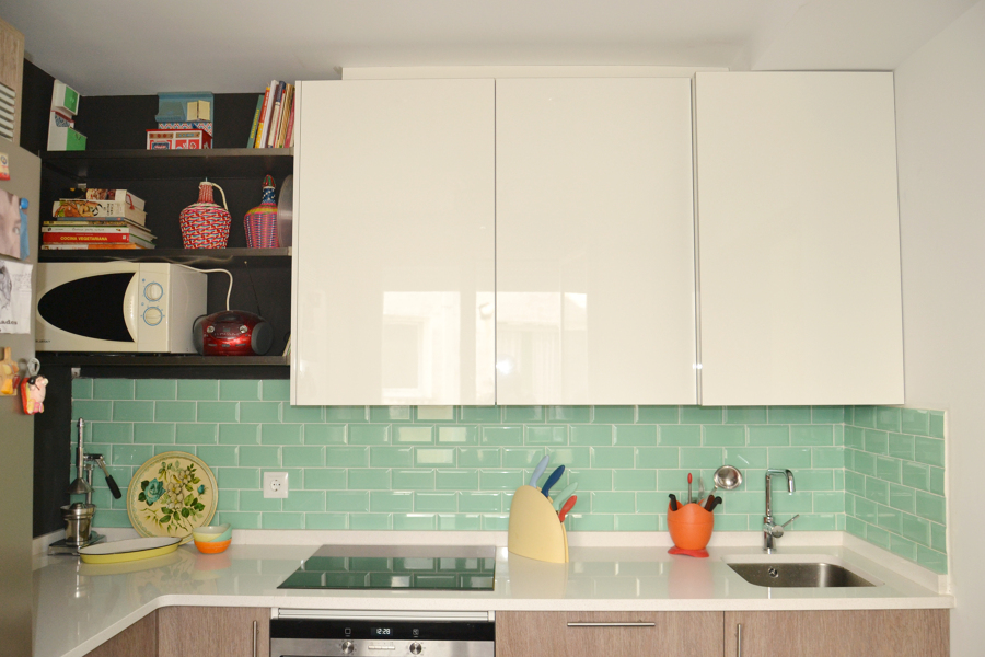 Vista frontal de la cocina