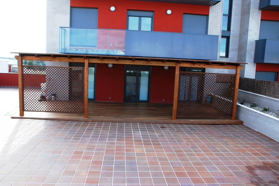 Vista frontal de la pérgola