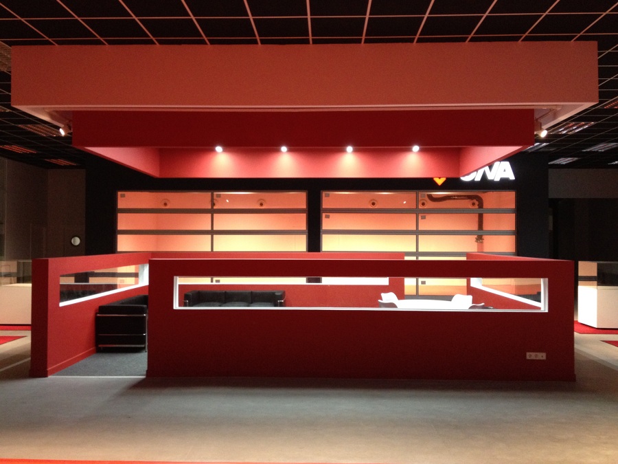 Vista frontal de volumen central ambientado