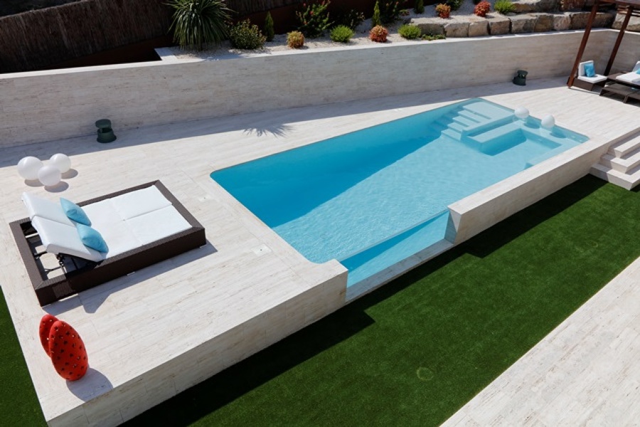 Vista general de la piscina des de la terraza de planta primera