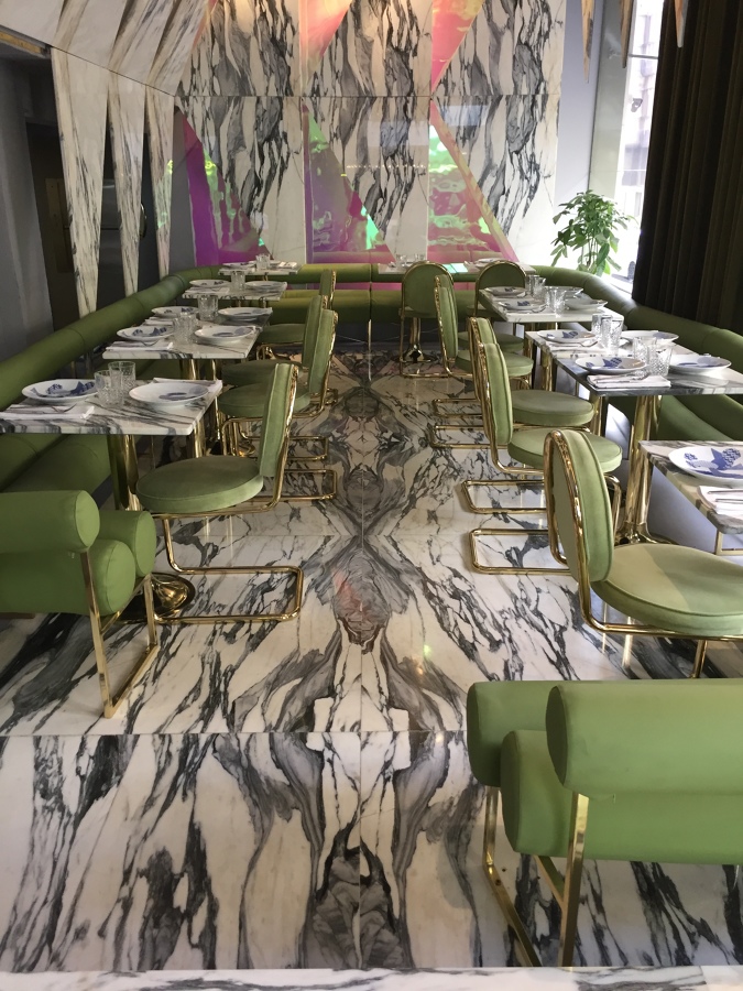 Vista general de suelo+mesas+pared