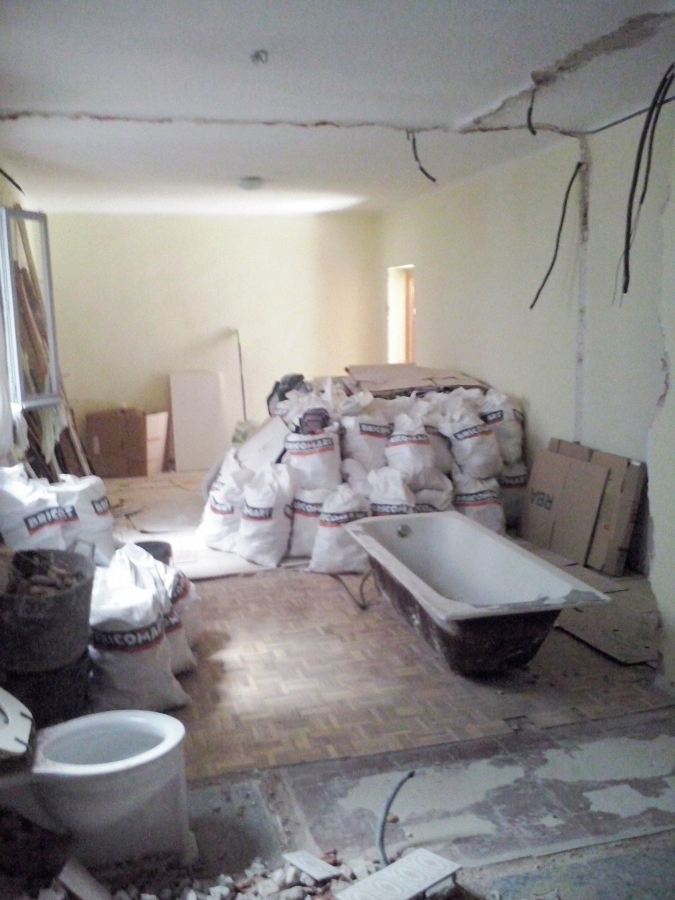 VISTA HACIA NUEVO SALON Y COCINA AMERICANA