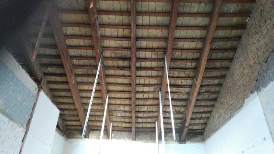 Vista interior de las vigas originales de la cubierta