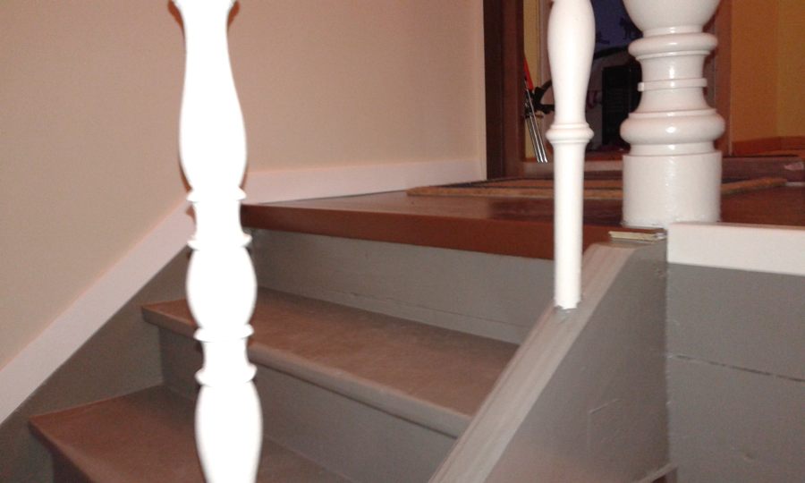 Vista lateral de los primeros peldaños de las escaleras