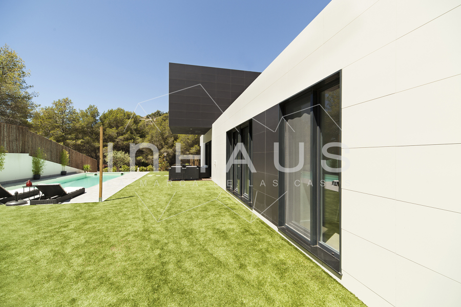 Vista lateral del porche.