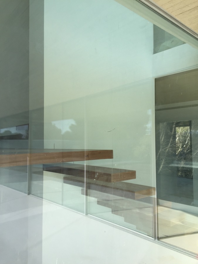 Vista lateral escalera interior vivienda