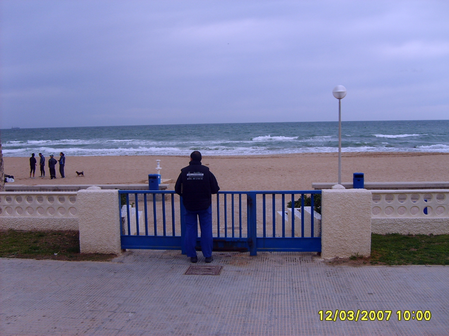 Vista original puertas de salida de la urbanización.