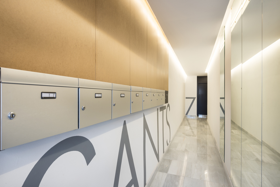 VISTA PASILLO CON BUZONES