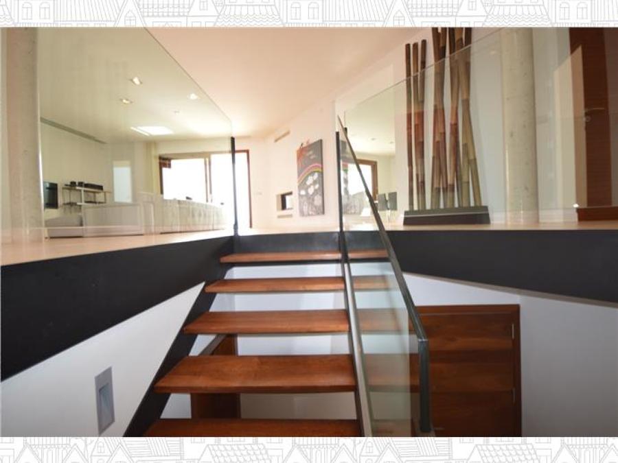 vista salón desde escalera