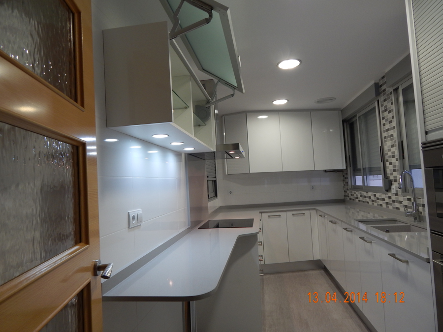 VITRINA ELEVABLE OBLICUO