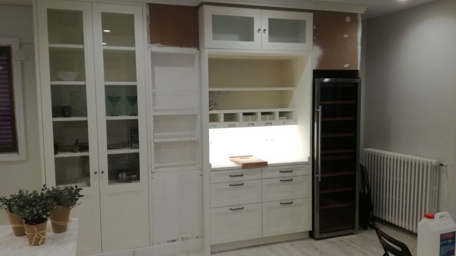 Vitrina y botellero climatizado.