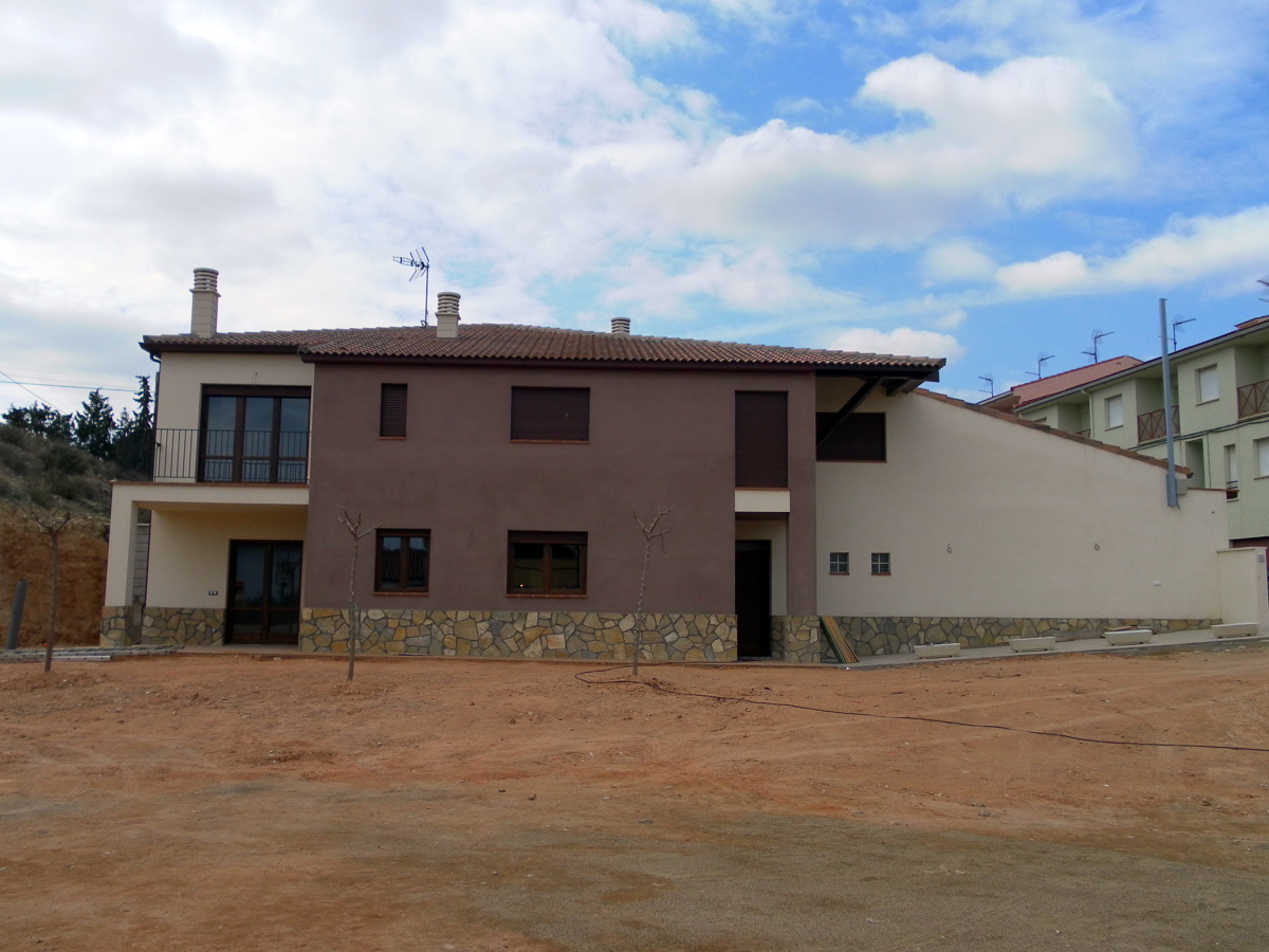 VIVIENDA EN URREA